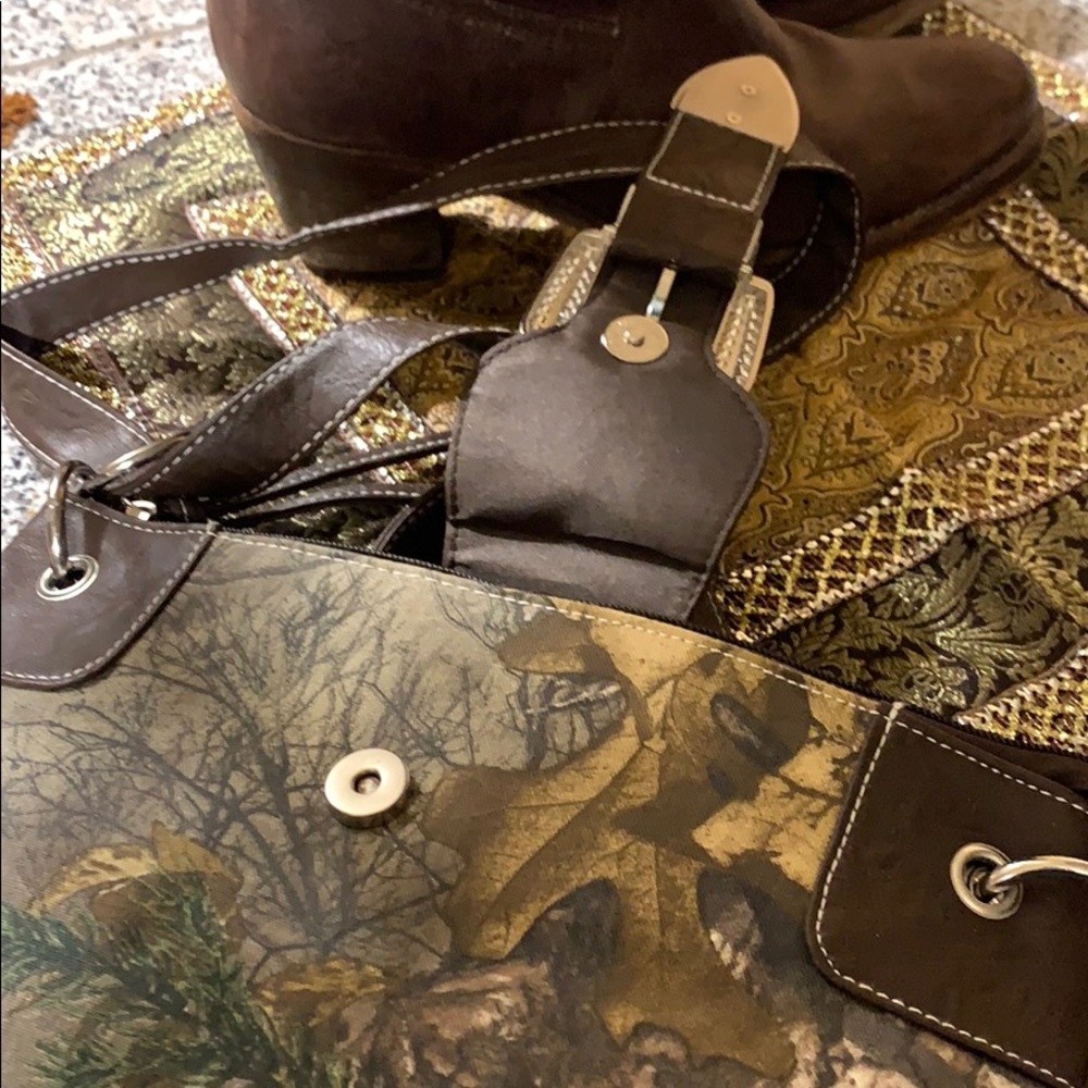 NWT Realtree camo Crossbody bag - Picture 3 of 4